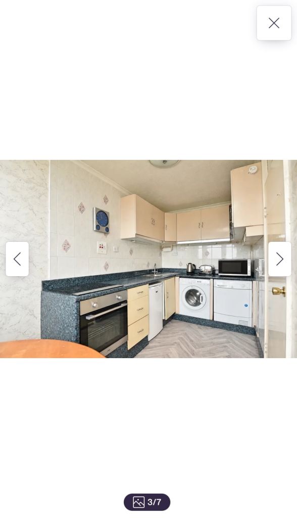 Flat Dundasvale Court in Glasgow