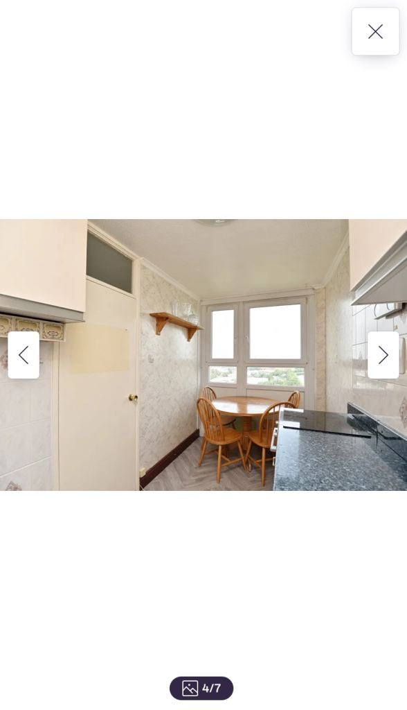 Flat Dundasvale Court in Glasgow