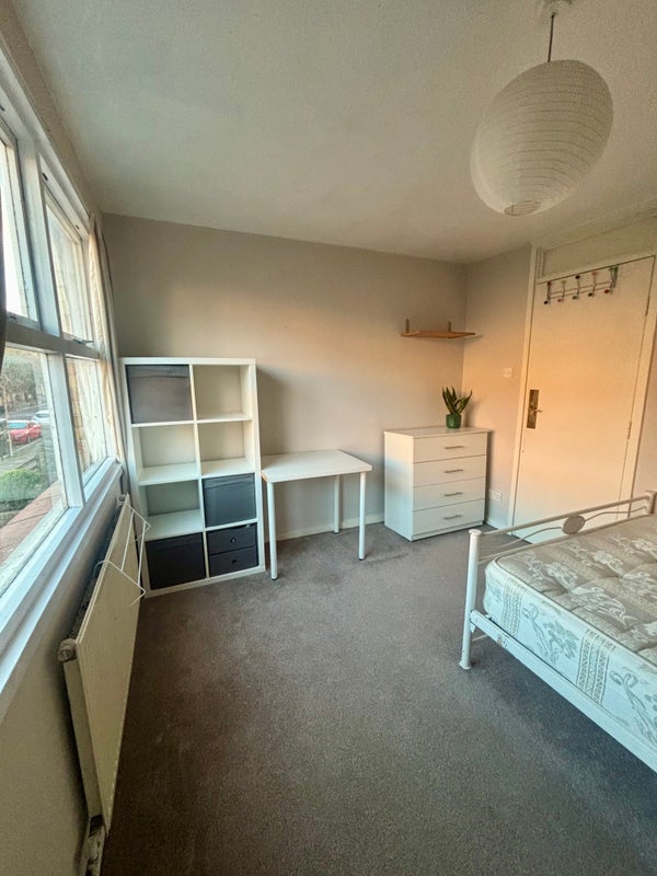 Room Middleton Road in Greater London