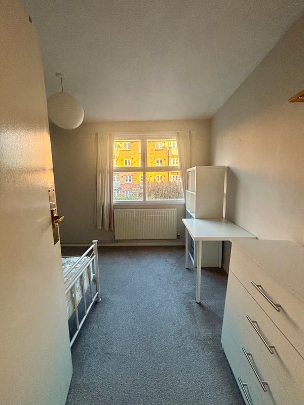 Room Middleton Road in Greater London