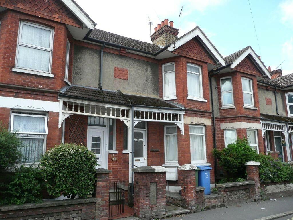 Room High Street in Rushmoor
