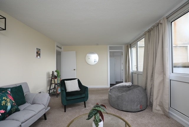 Flat Mountbatten Close in Slough