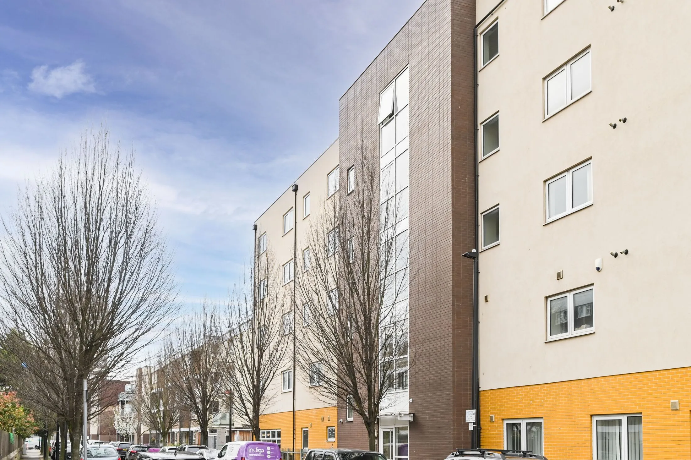 Flat Bede Square in Greater London