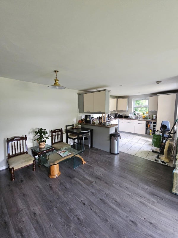 Room Queen's Road in Maidstone