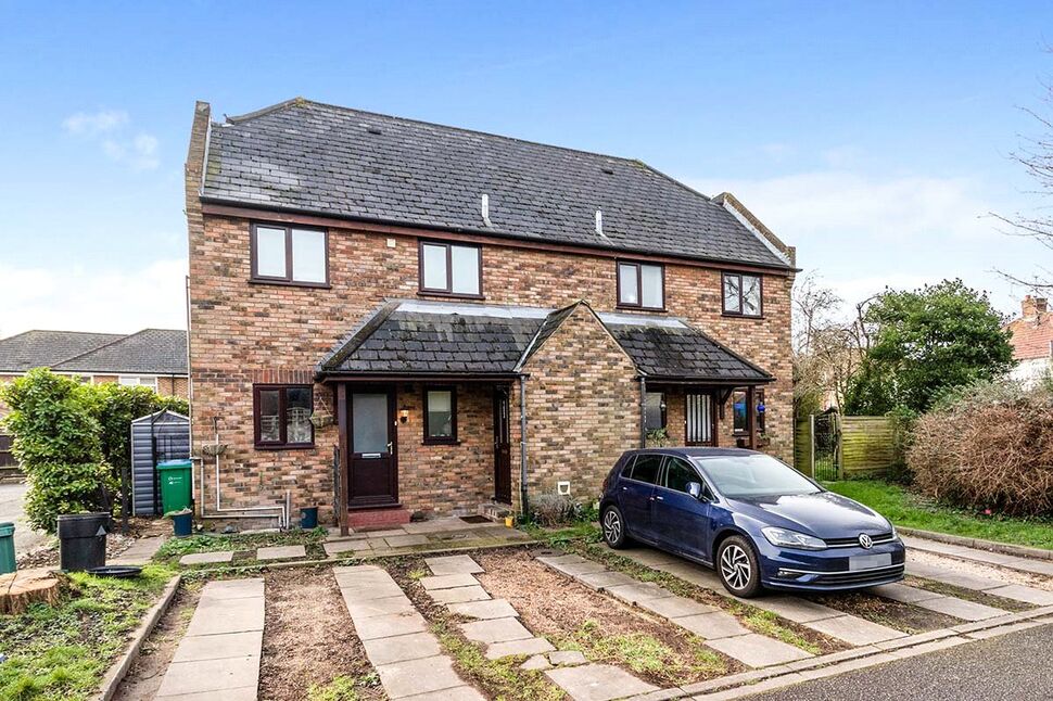 Flat Rectory Grove in Greater London
