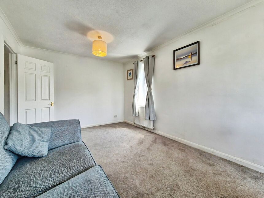 Flat Rectory Grove in Greater London
