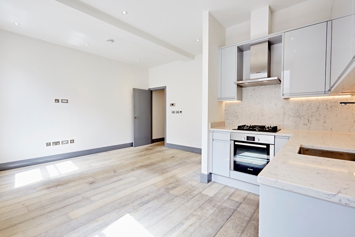 Flat Shaftesbury Avenue in City of Westminster