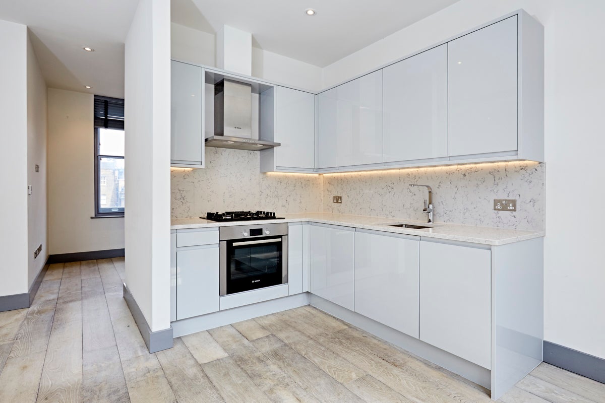 Flat Shaftesbury Avenue in City of Westminster