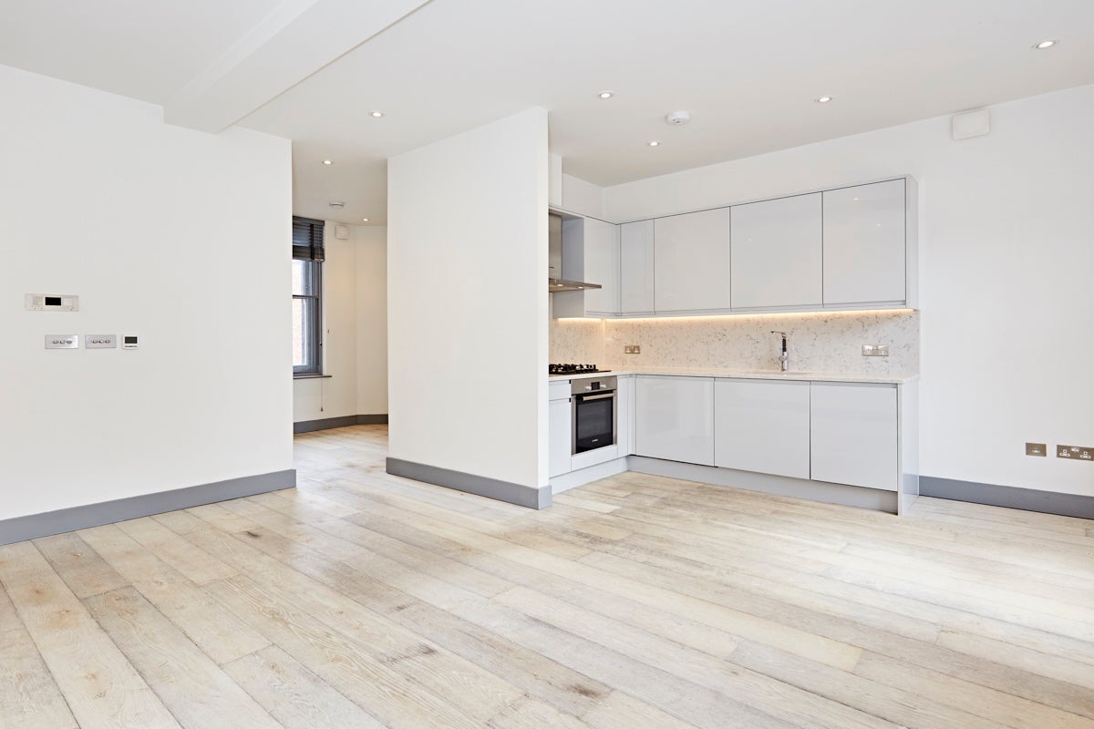 Flat Shaftesbury Avenue in City of Westminster