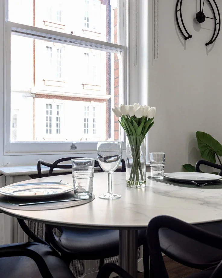 Flat Nassau Street in City of Westminster