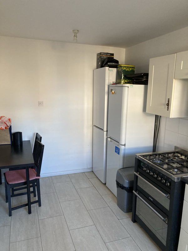 Room Waddington Road in Greater London