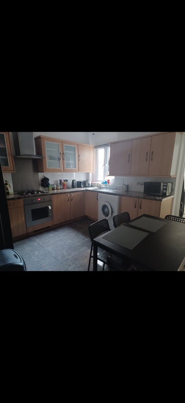 Room Meath Road in Greater London