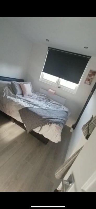 Room Meath Road in Greater London