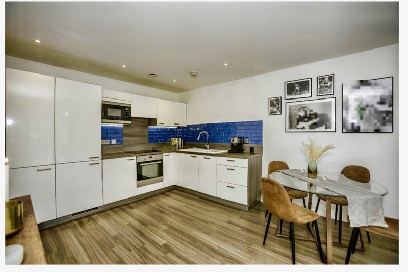 Flat Adenmore Road in Greater London