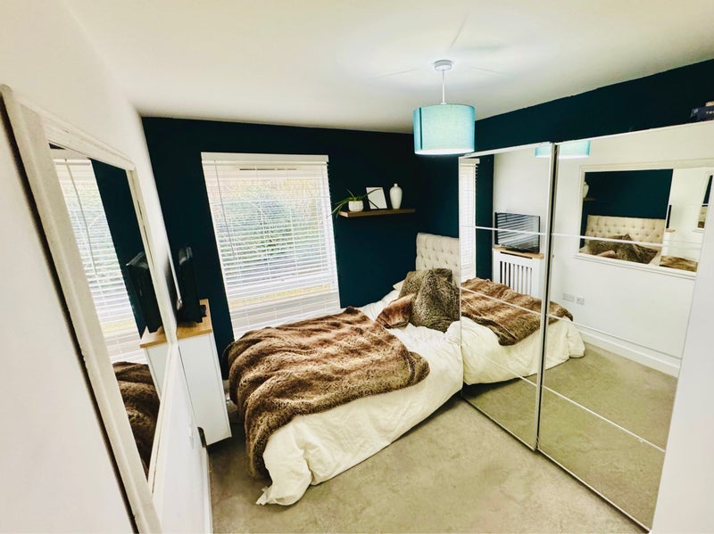 Flat Adenmore Road in Greater London