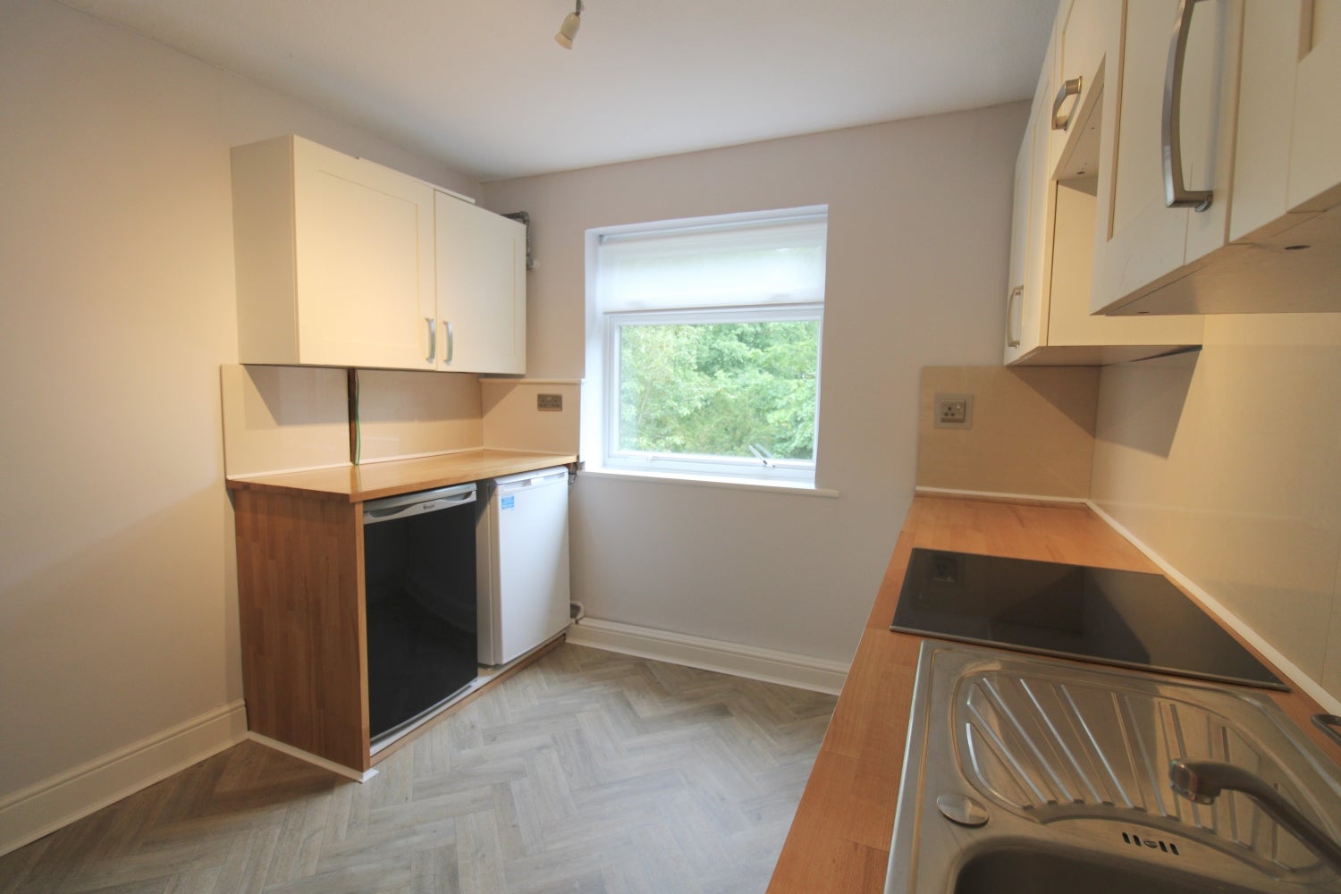 Flat Falcon Court in Surrey Heath