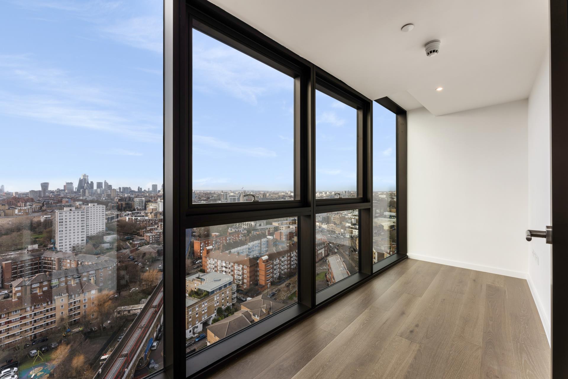 Flat Limehouse Causeway in Greater London