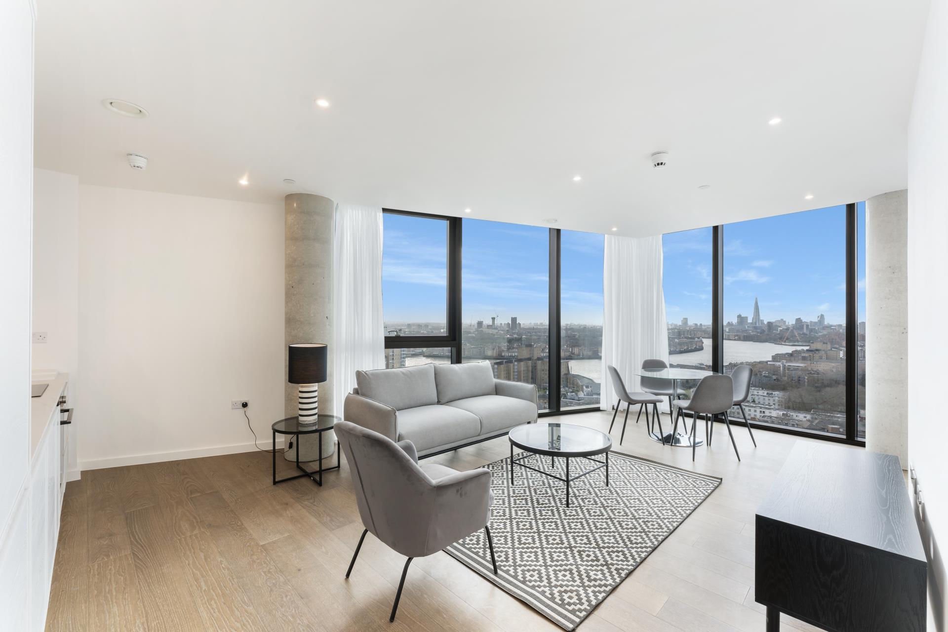 Flat Limehouse Causeway in Greater London