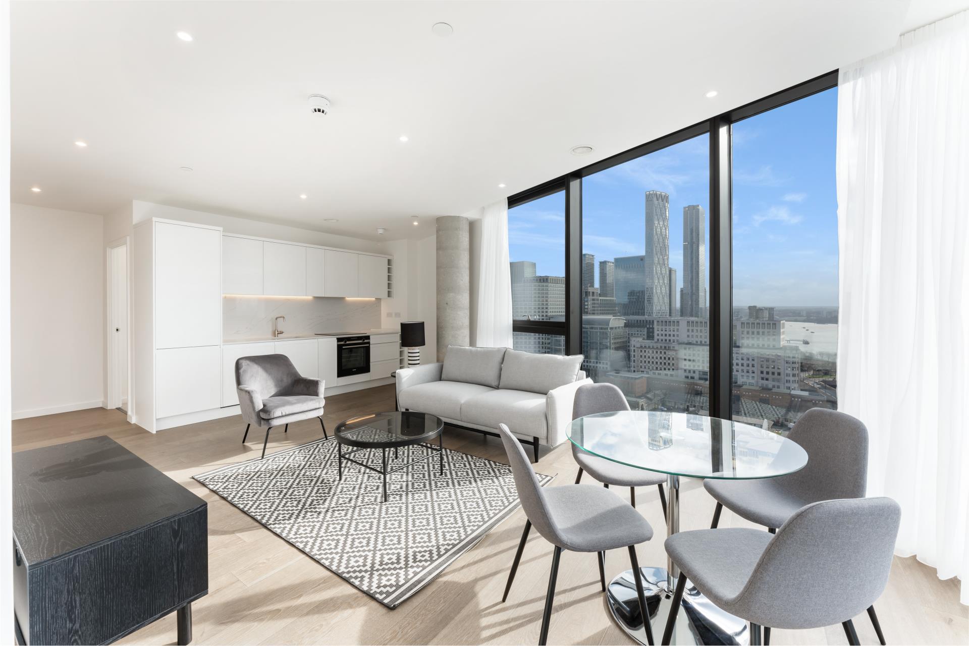Flat Limehouse Causeway in Greater London