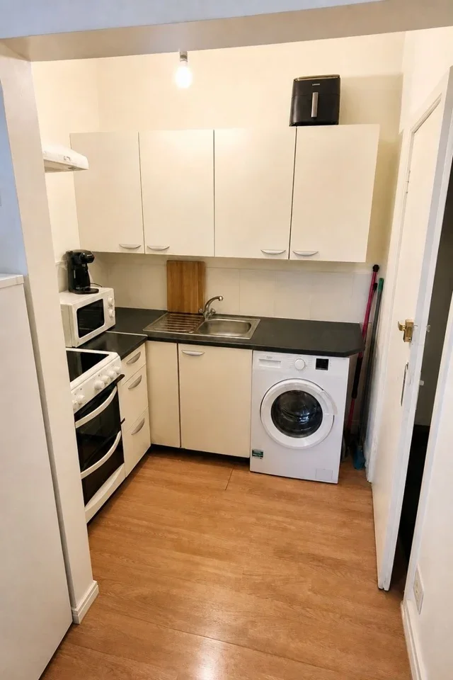 Flat Neasden Lane North in Greater London