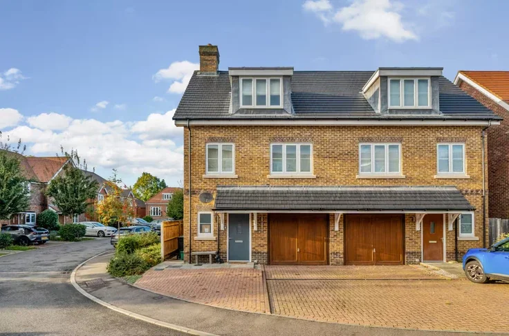 House Oaks Lane in Mole Valley