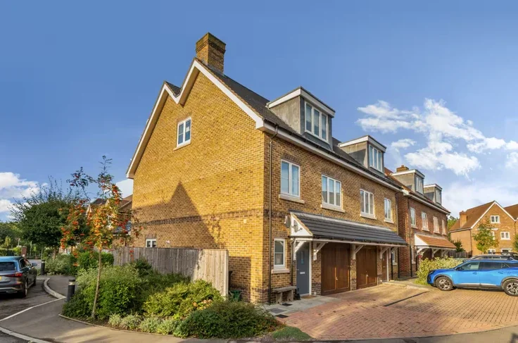House Oaks Lane in Mole Valley