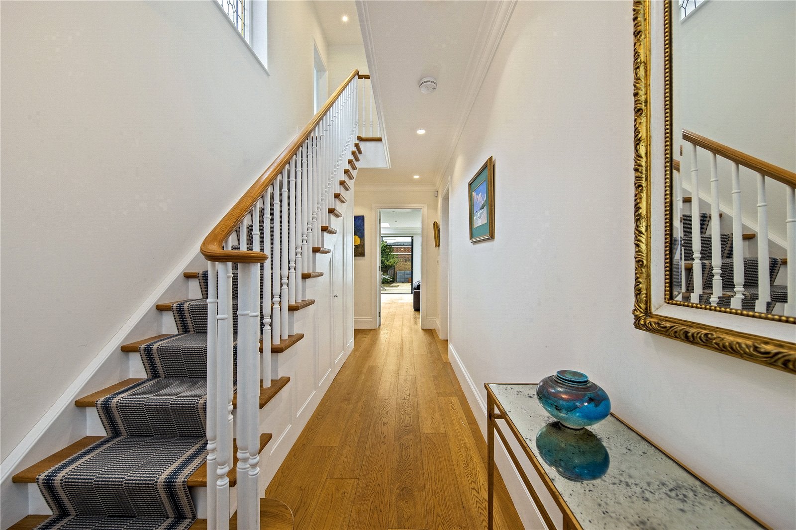 House Ferry Road in Greater London