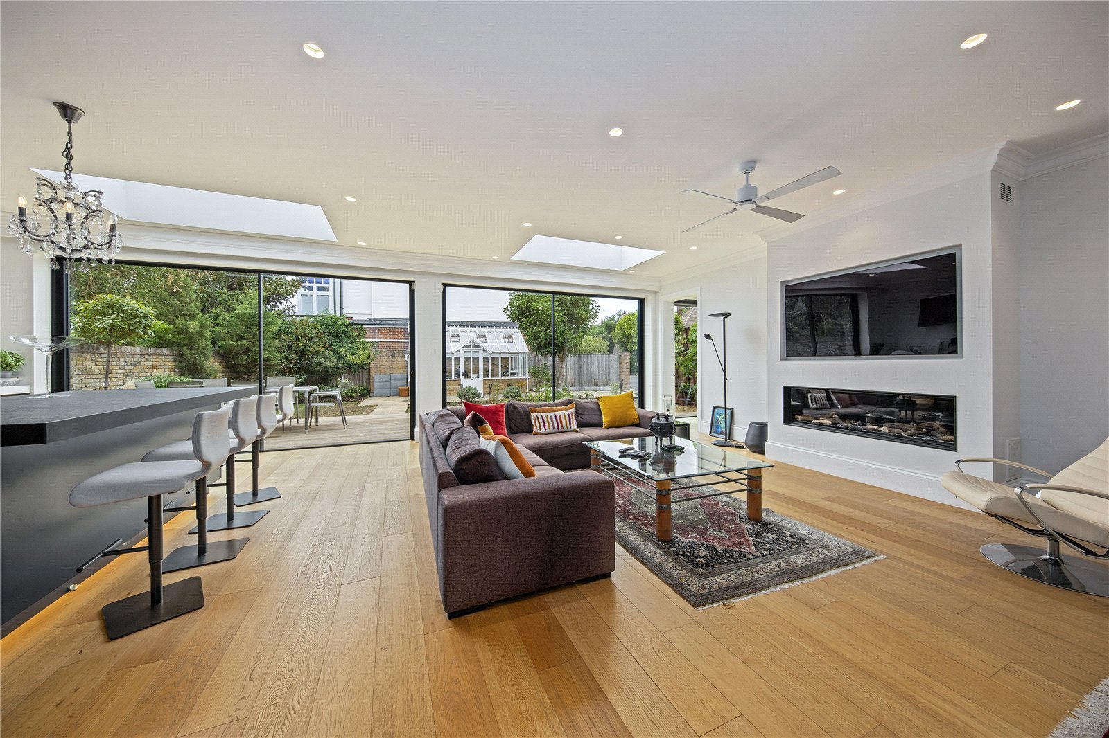House Ferry Road in Greater London