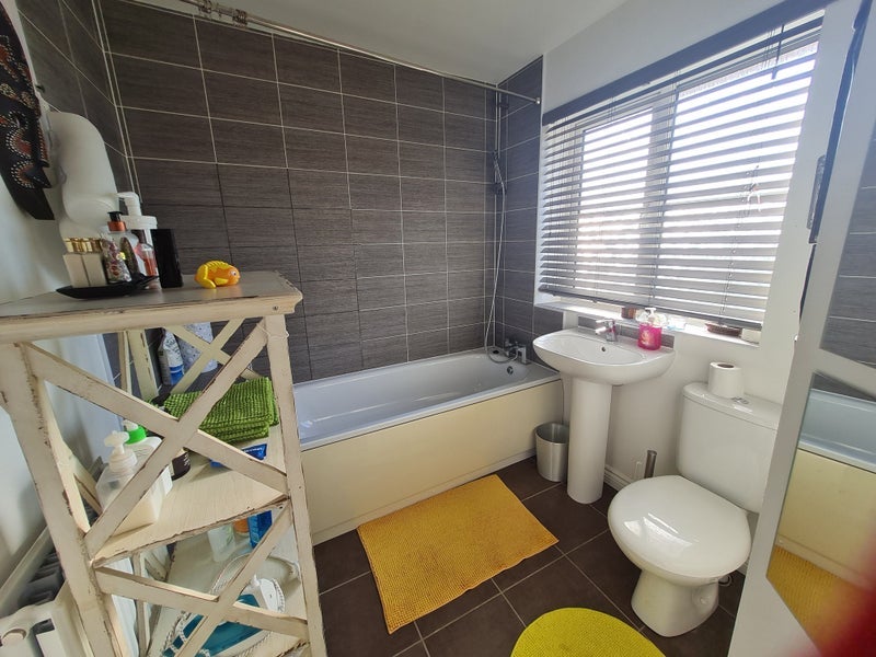 Room Voyage Road in Rugby
