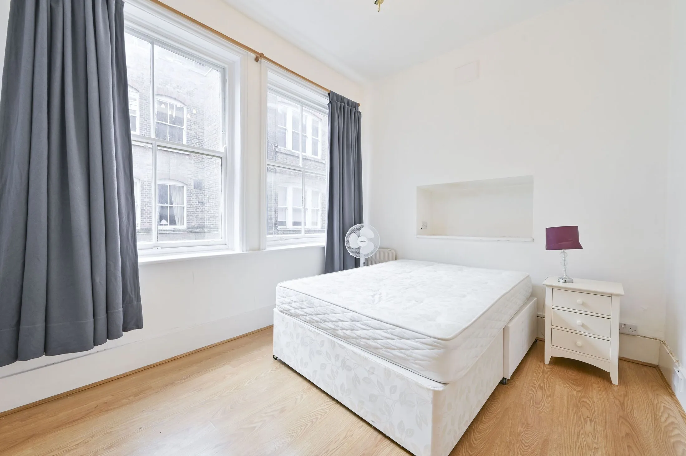 Flat Great Russell Street in Greater London