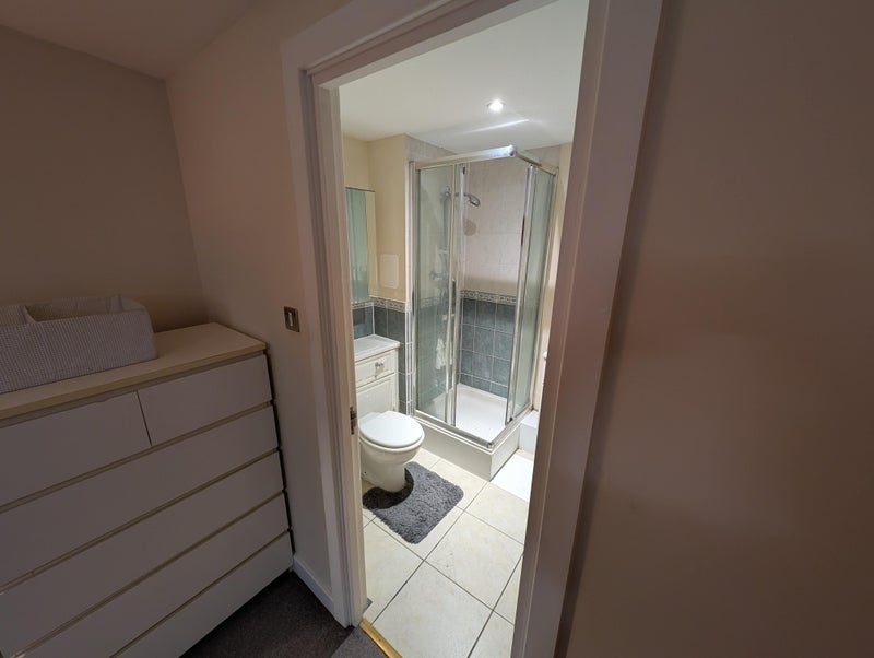 Room Manchester Road in Greater London