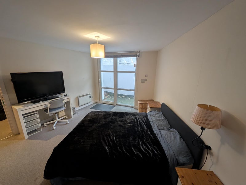 Room Manchester Road in Greater London