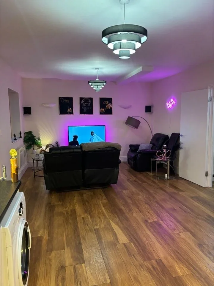 Room Chingford Mount Road in Greater London