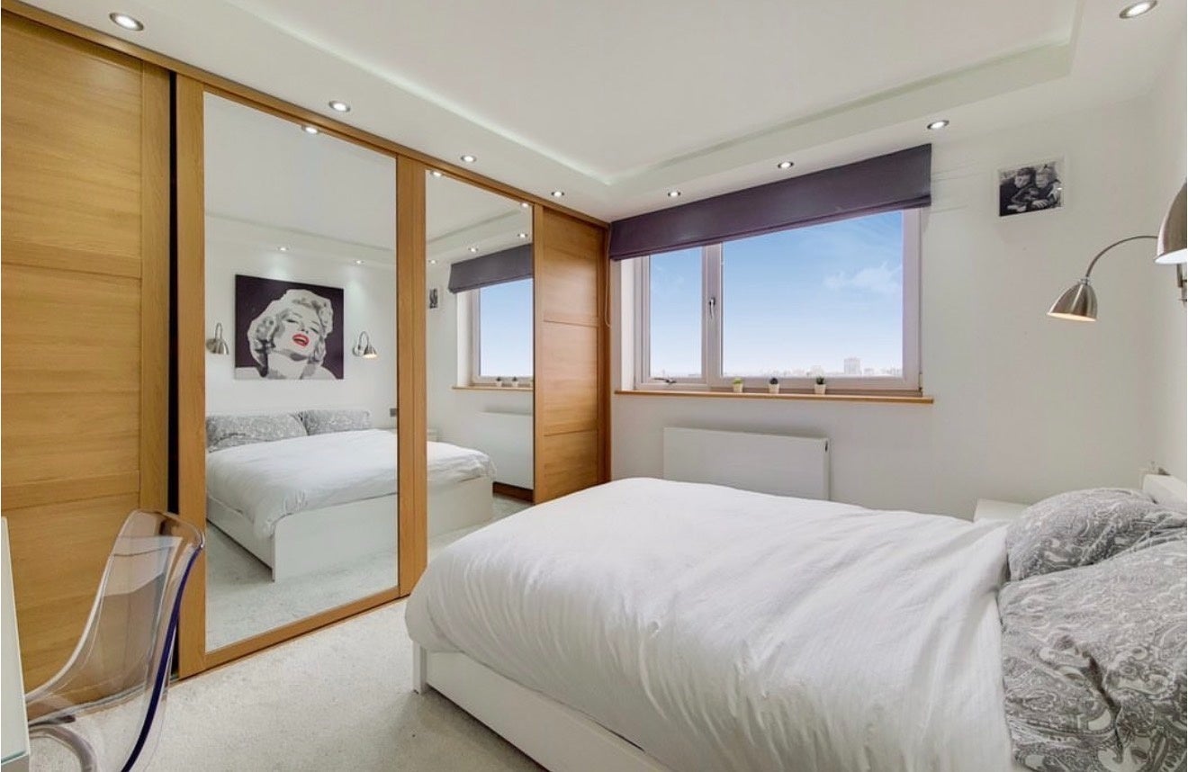 Flat Akerman Road in Greater London
