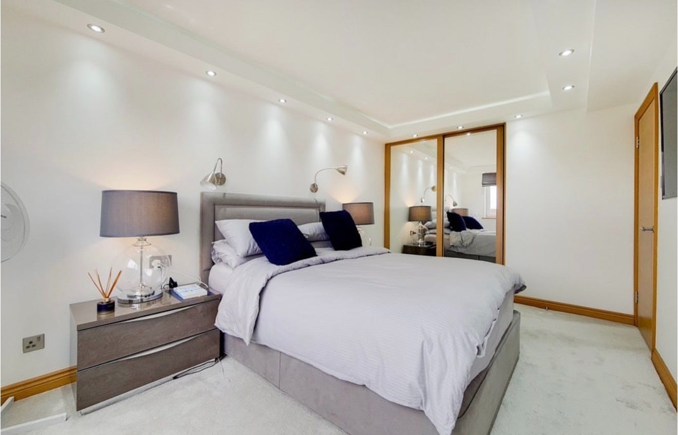 Flat Akerman Road in Greater London