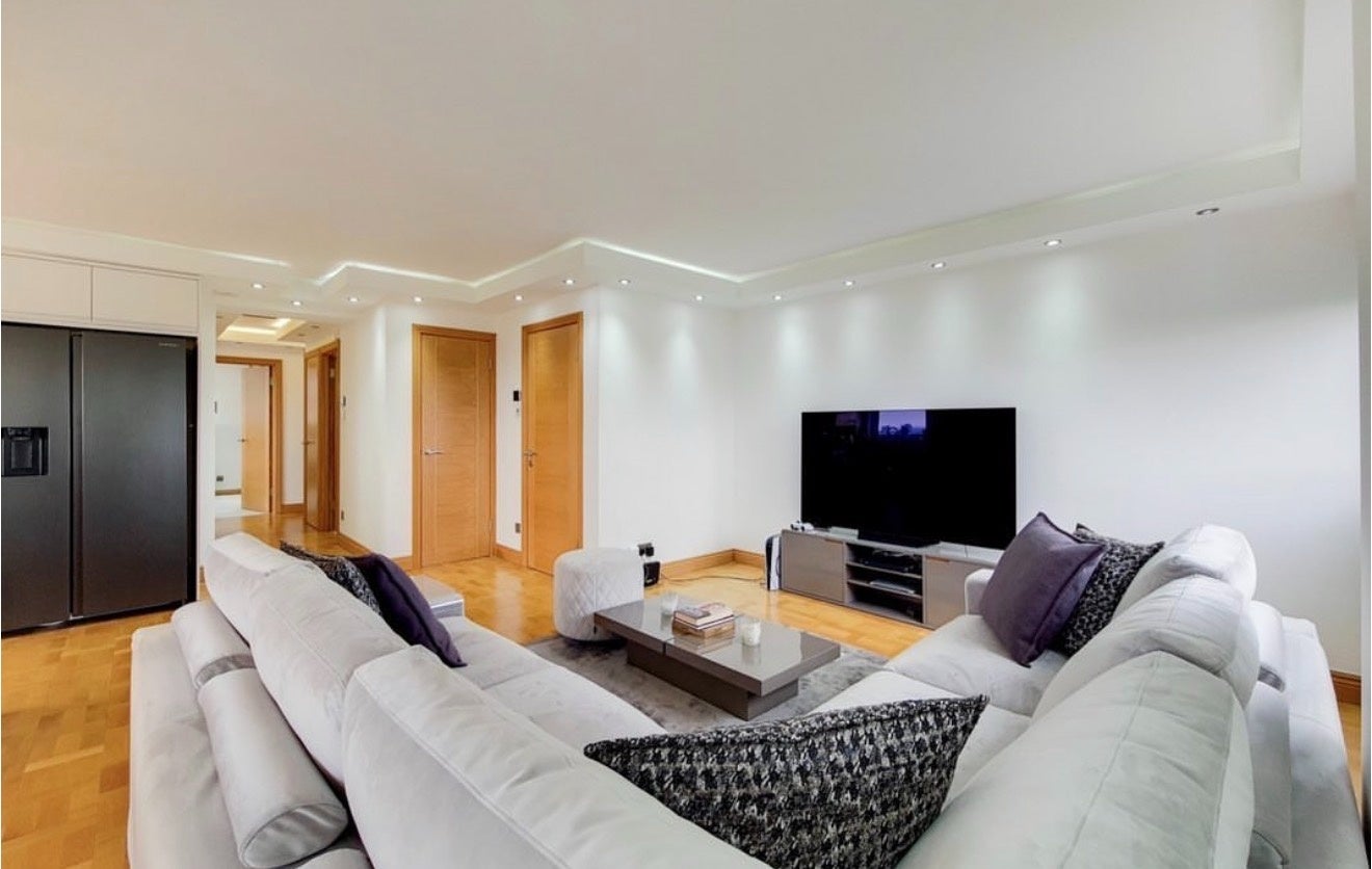 Flat Akerman Road in Greater London