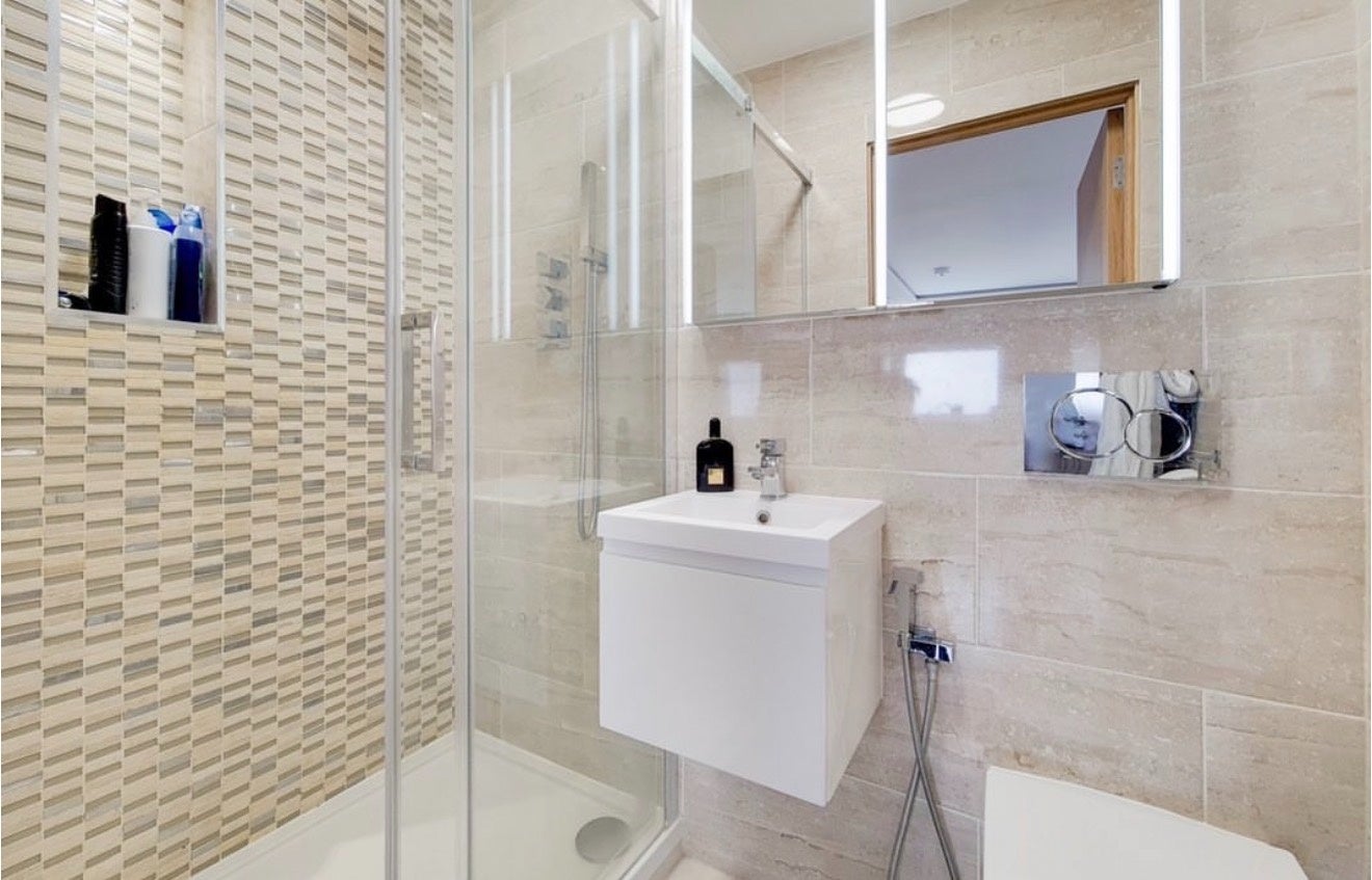 Flat Akerman Road in Greater London