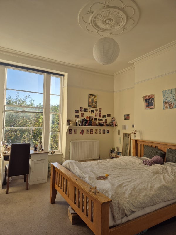 Room Miles Road in Bristol