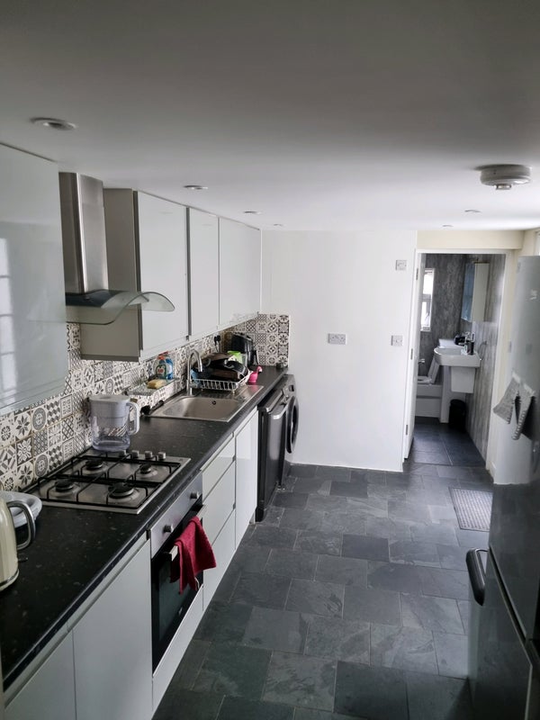 Room Waldo Road in Greater London