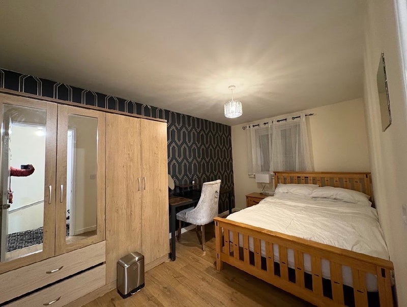 Room Markfield Avenue in Manchester