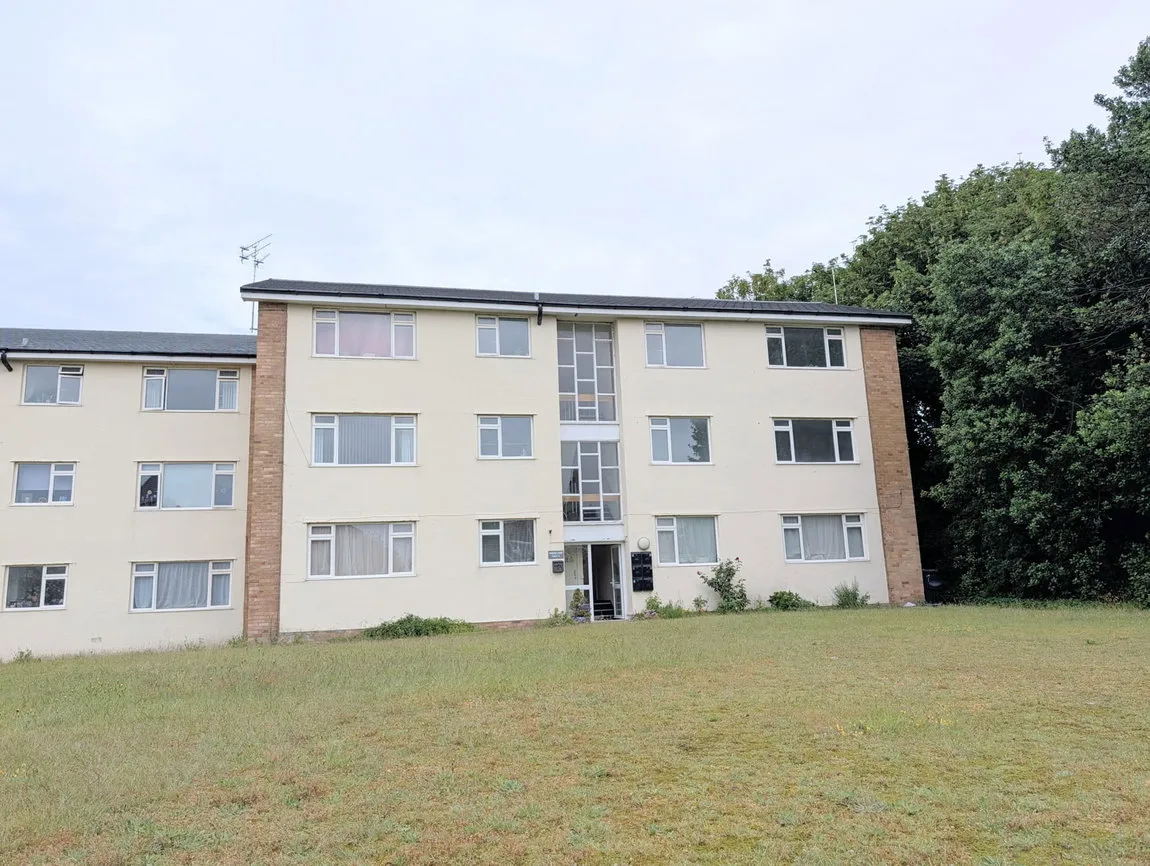 Flat Westcliffe Road in Southport