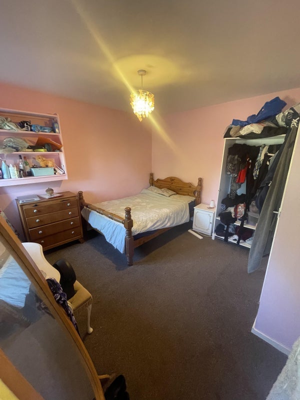 Room Thorneycroft Close in Bristol