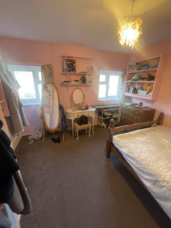Room Thorneycroft Close in Bristol