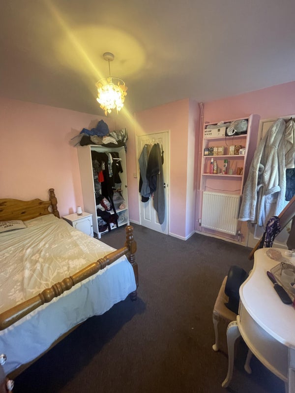 Room Thorneycroft Close in Bristol