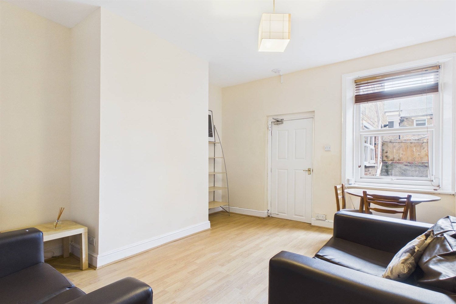 Flat Grosvenor Gardens in Newcastle upon Tyne