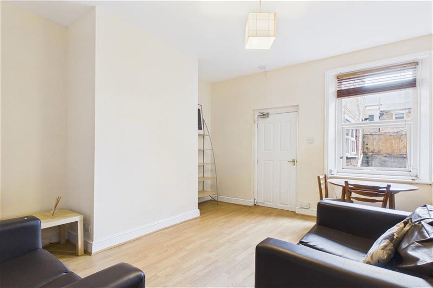 Flat Grosvenor Gardens in Newcastle upon Tyne