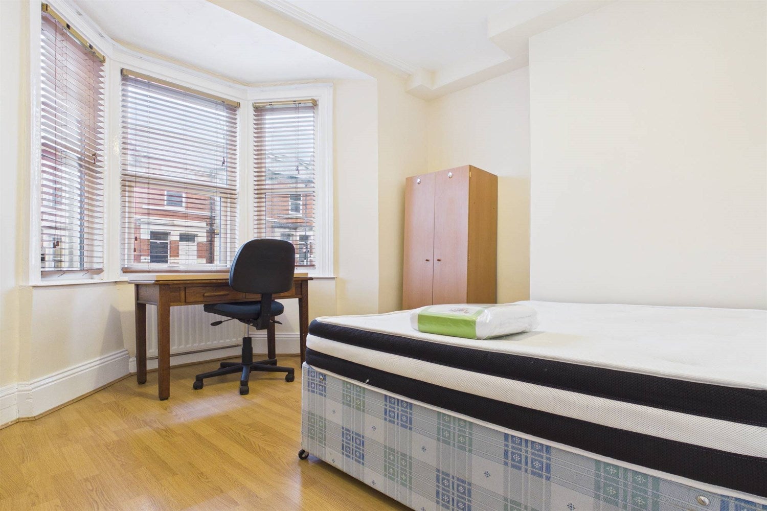 Flat Grosvenor Gardens in Newcastle upon Tyne