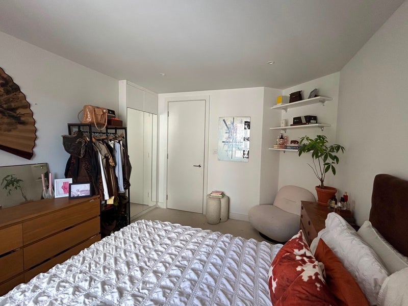 Room Mildenhall Road in Greater London