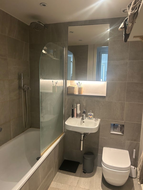 Room Mildenhall Road in Greater London