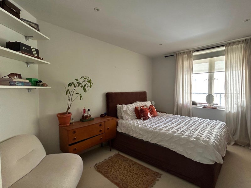 Room Mildenhall Road in Greater London